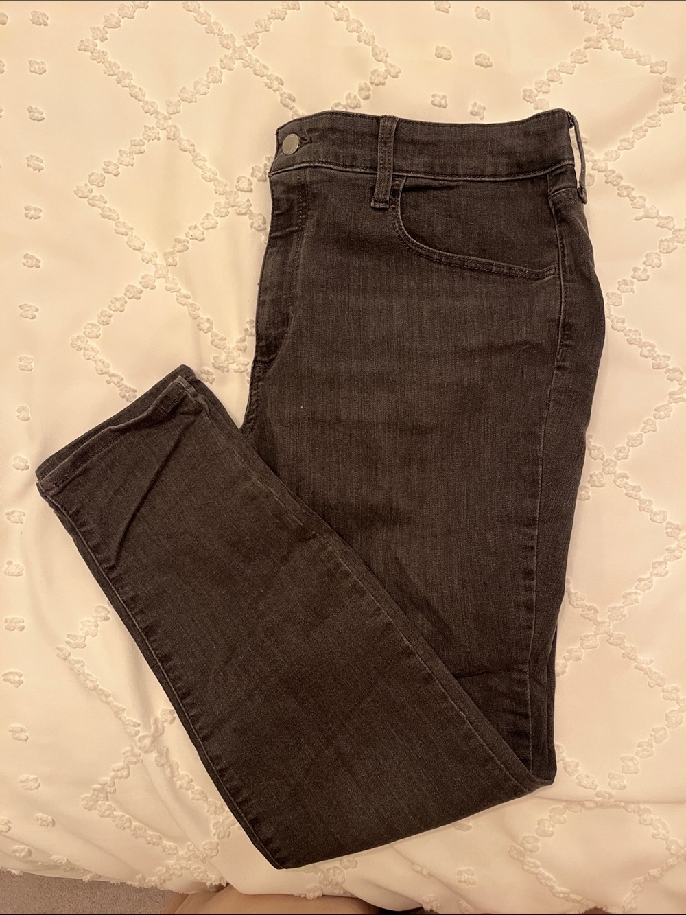 Universal Thread Black Skinny Jeans — Sleek High-Rise Fit